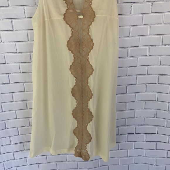 Emilio Pucci Cream with Lace Nightgown VTG… - Picture 2 of 5